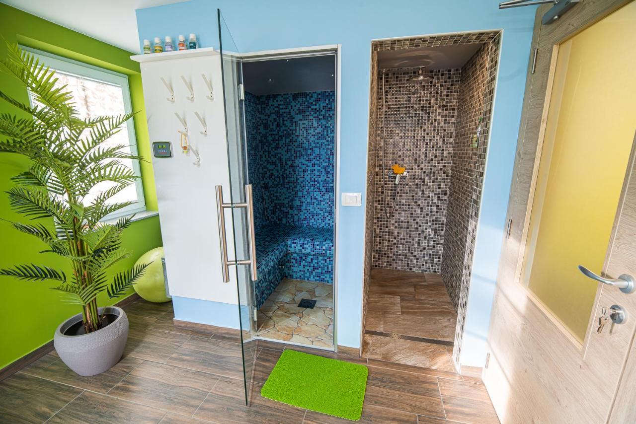 Holiday Home With Hot Tub And Sauna Sabina Rovte Esterno foto