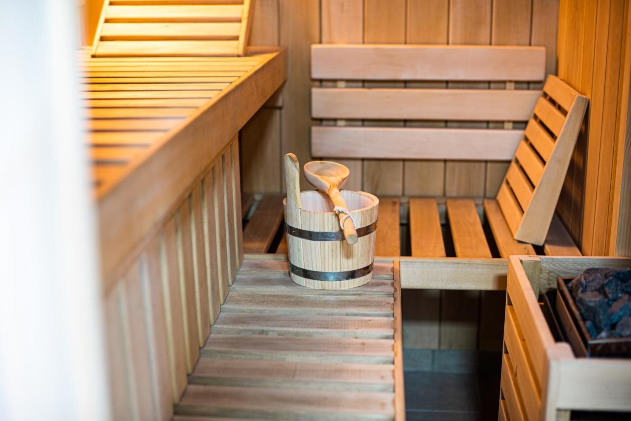 Holiday Home With Hot Tub And Sauna Sabina Rovte Esterno foto
