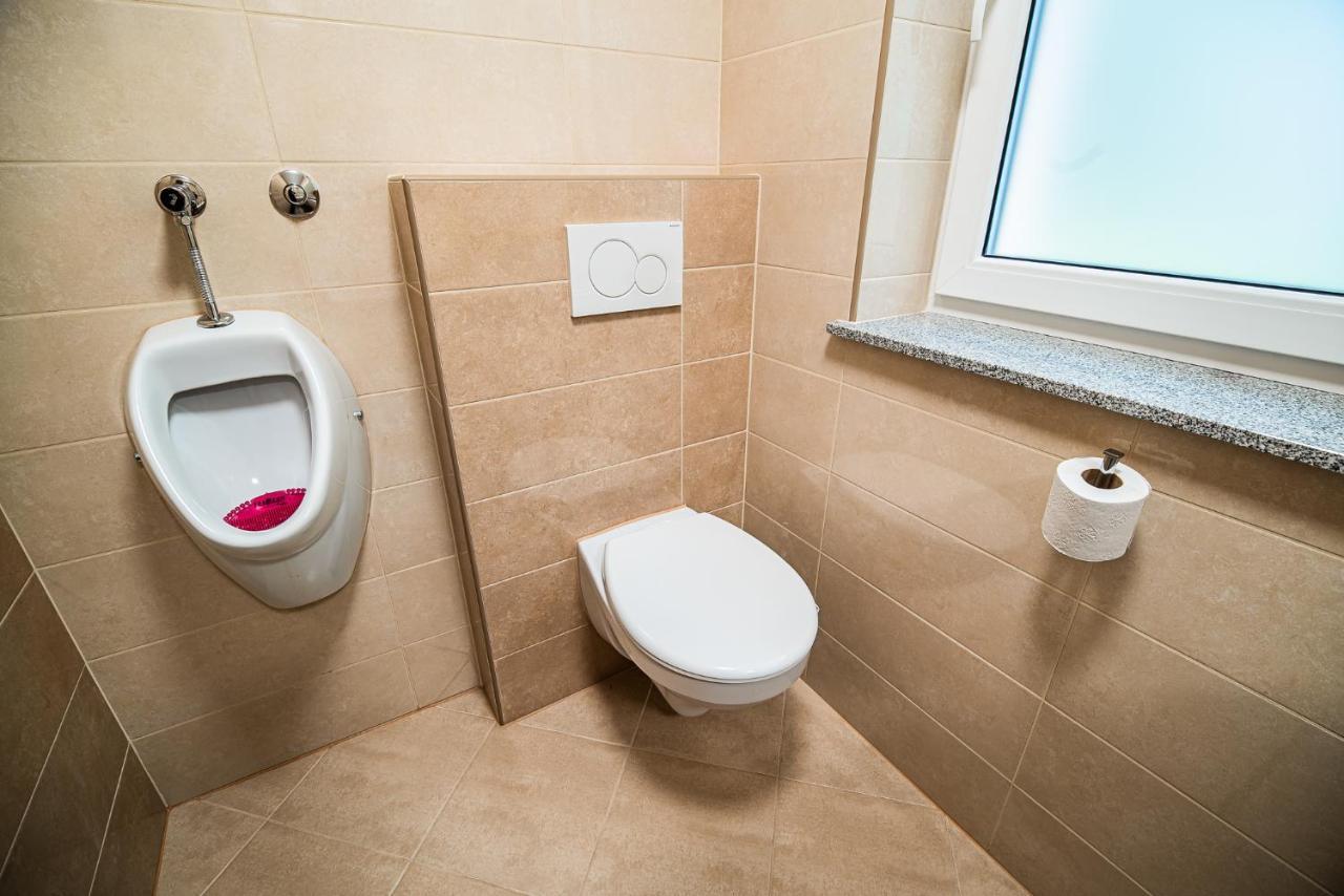 Holiday Home With Hot Tub And Sauna Sabina Rovte Esterno foto