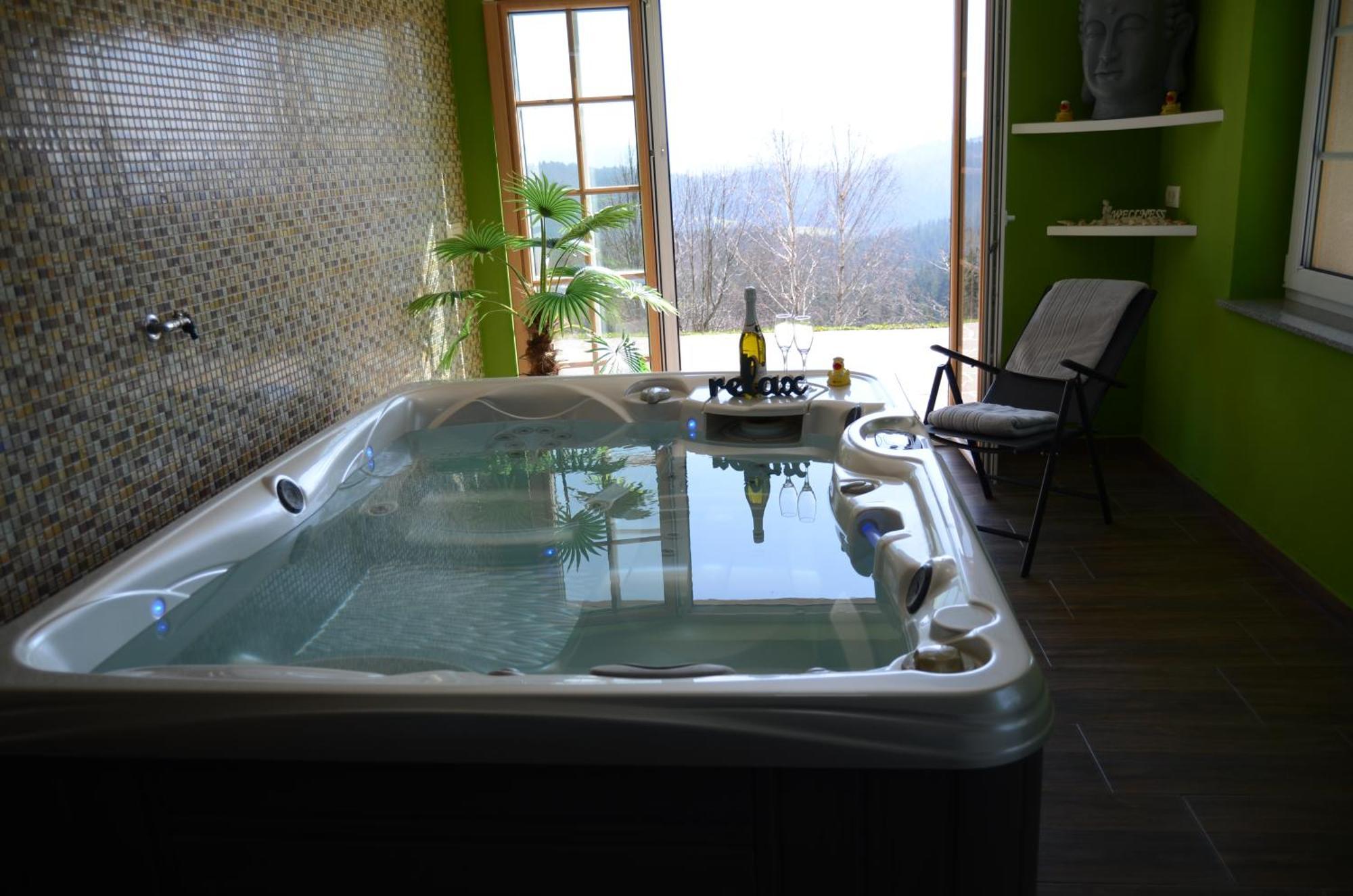 Holiday Home With Hot Tub And Sauna Sabina Rovte Esterno foto