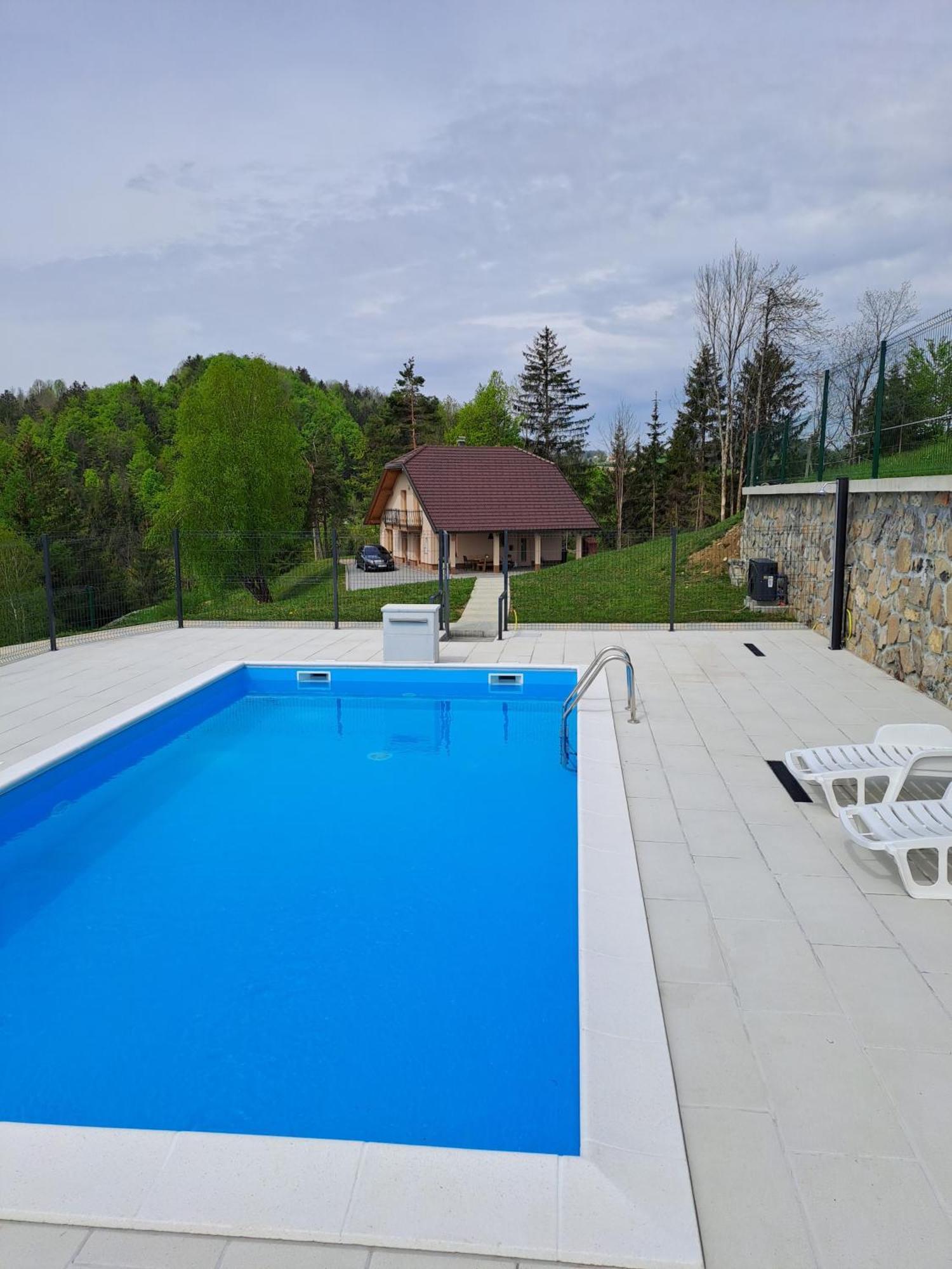 Holiday Home With Hot Tub And Sauna Sabina Rovte Esterno foto
